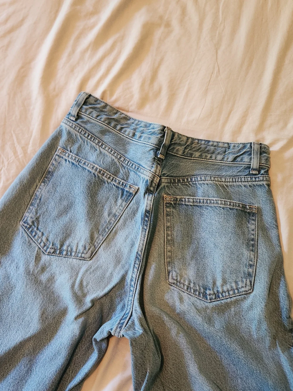Zara Light Wash Frayed Hem Jeans
